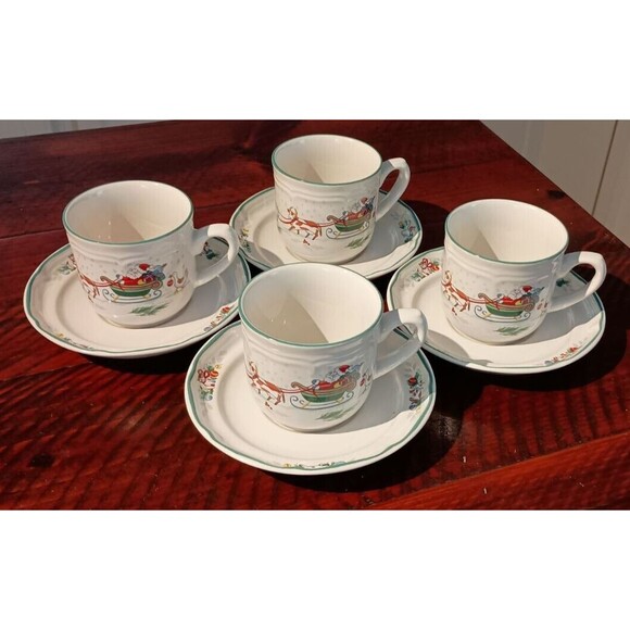International Country Christmas Cups & Saucers, Set of 4, Vintage Rare #1 - Picture 2 of 5